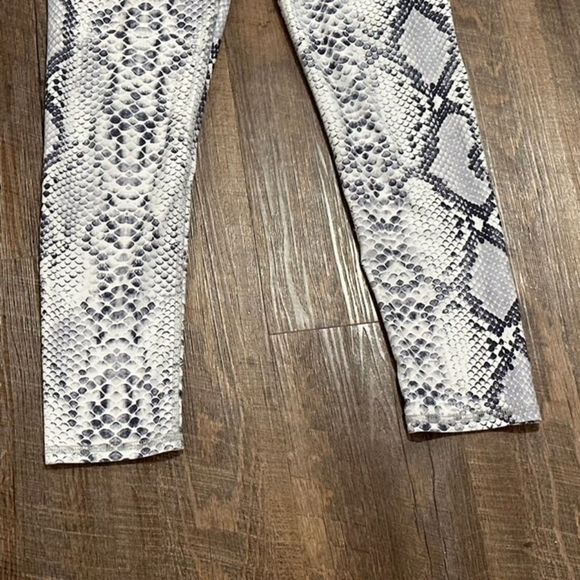 Noli Active Leggings Womens Small White Black Snakeskin Print Exercise Gym Pants - Picture 4 of 6